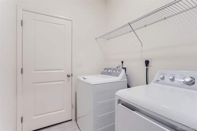 laundry room with washing machine and dryer