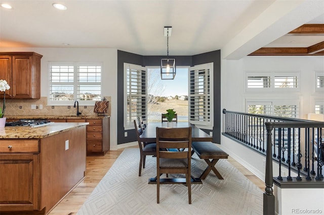 dining room featuring recessed lighting, light wood-type flooring, and baseboards