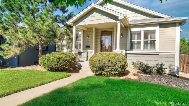 view of front of house featuring a front yard