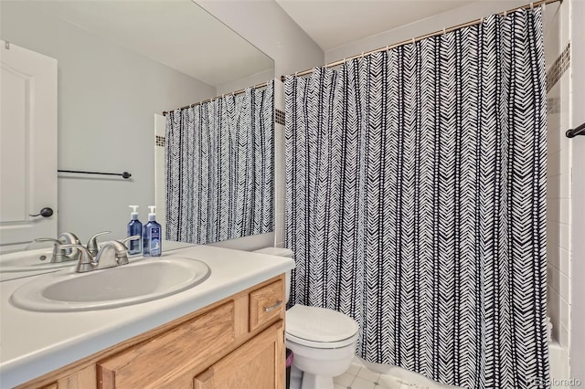 bathroom featuring a shower with shower curtain, toilet, and vanity