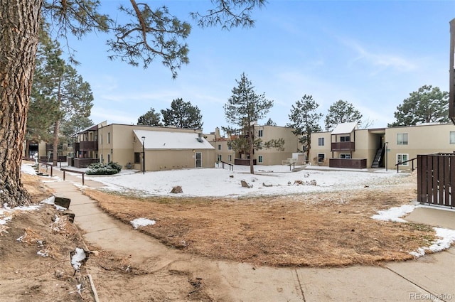 view of yard with a residential view