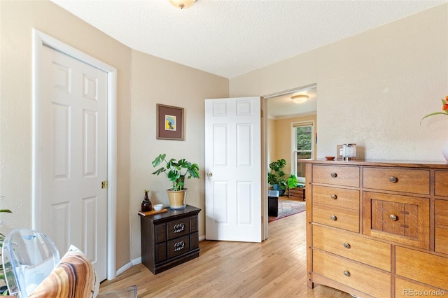 1318 S 25th St, Colorado Springs, CO 80904 - sitting room featuring light wood finished floors and baseboards