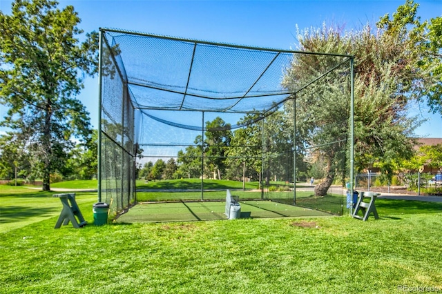 view of property's community featuring a lawn