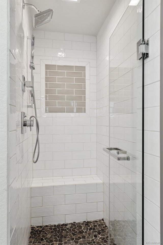 bathroom featuring tiled shower