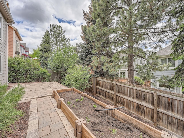19098 E Ida Dr, Aurora, CO 80015 - fenced backyard with a garden and a patio