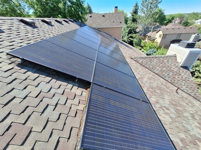 19098 E Ida Dr, Aurora, CO 80015 - detailed view of roof with shingles and a residential view