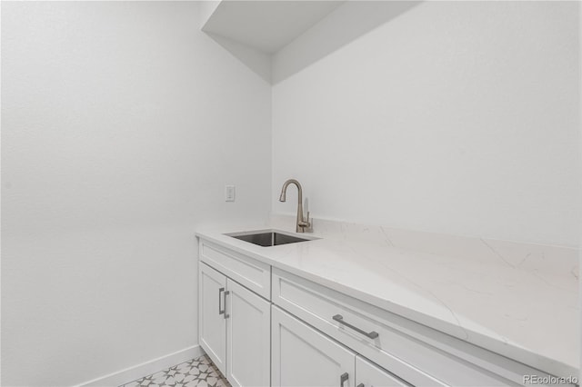 8863 Springsong Ln, Littleton, CO 80125 - laundry room featuring a sink and baseboards