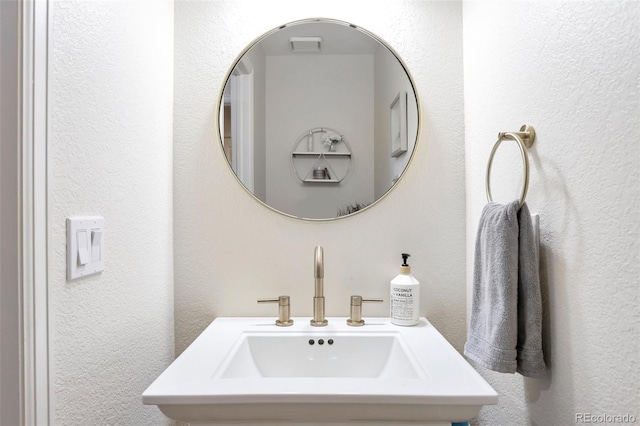 bathroom featuring sink