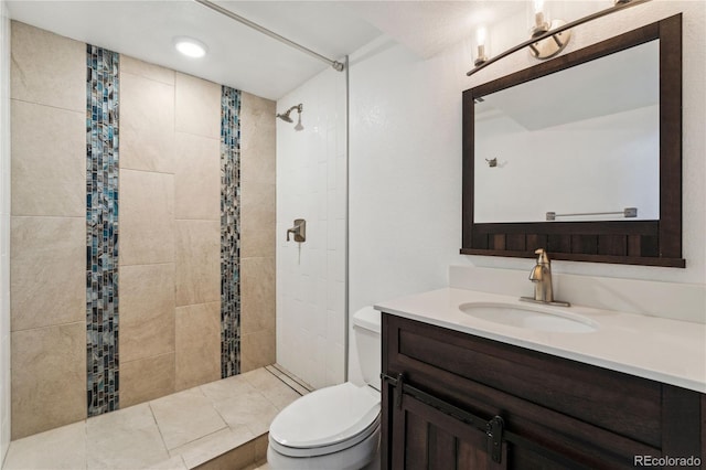 bathroom featuring tiled shower, vanity, and toilet