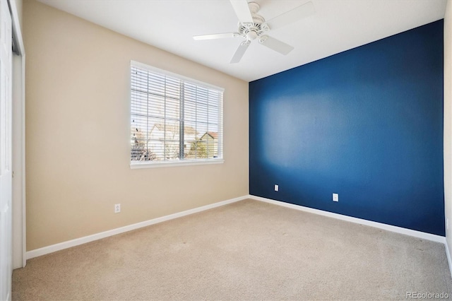 carpeted empty room featuring ceiling fan