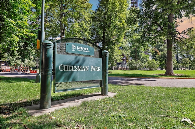 community / neighborhood sign with a lawn