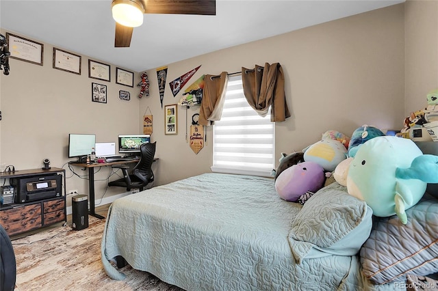 bedroom with ceiling fan