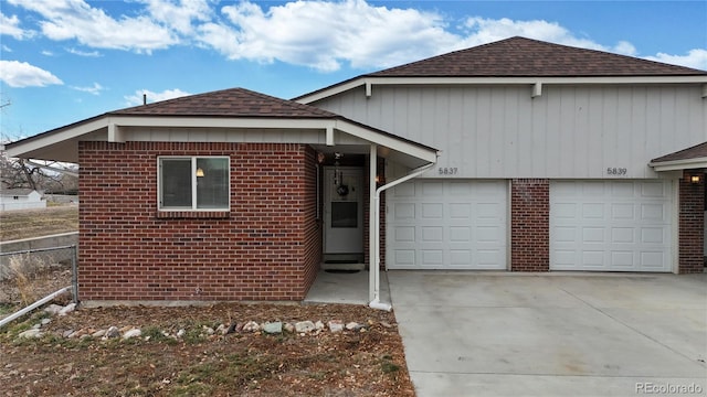 view of front of property featuring a garage