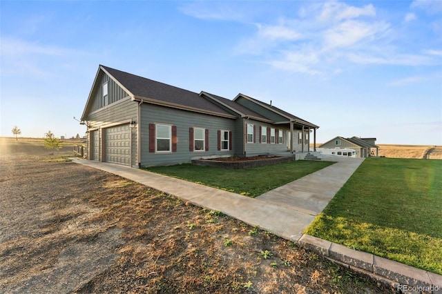 view of front of house featuring a front lawn