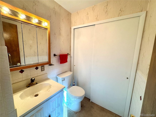 bathroom featuring tile walls, toilet, vanity, and decorative backsplash
