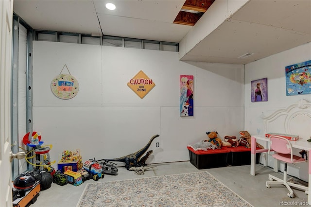 game room with concrete flooring