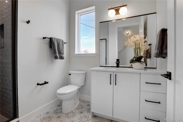full bathroom featuring toilet, healthy amount of natural light, baseboards, and vanity