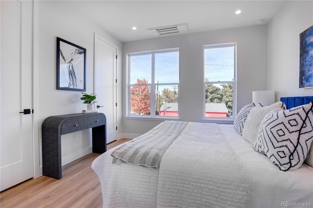 bedroom featuring light wood-style floors, recessed lighting, and baseboards