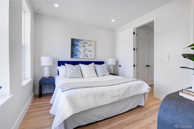 bedroom featuring light wood-style flooring, baseboards, and recessed lighting