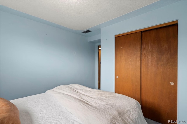8701 Majestic View Dr, Conifer, CO 80433 - bedroom with a closet