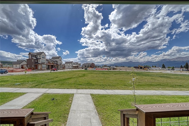 view of yard with a mountain view