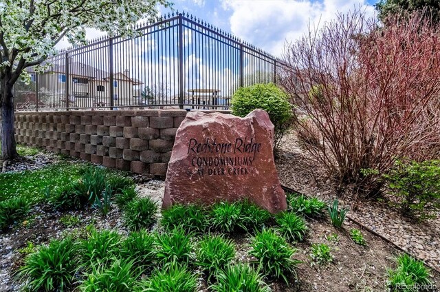 8520 S Holland Ln Unit 102, Littleton, CO 80128 - view of side of property with fence