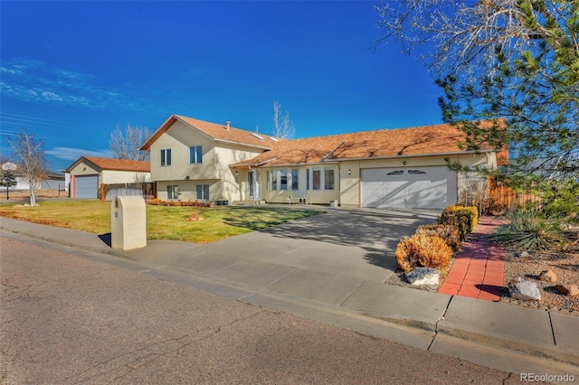 view of front of property featuring a front lawn and a garage