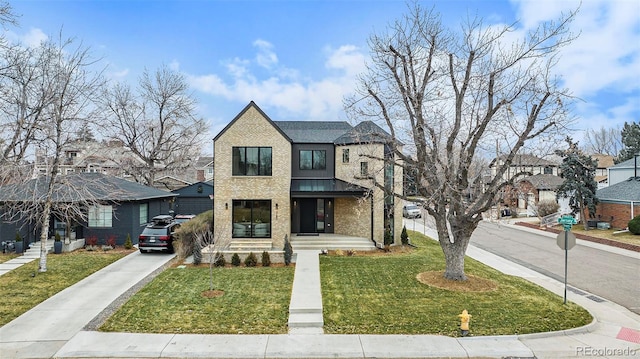 view of front of house featuring a front yard