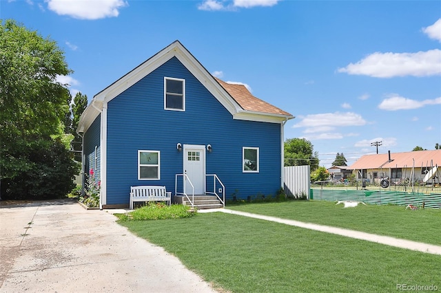 131 Faraday St, Monte Vista, CO 81144 - traditional home featuring a front yard