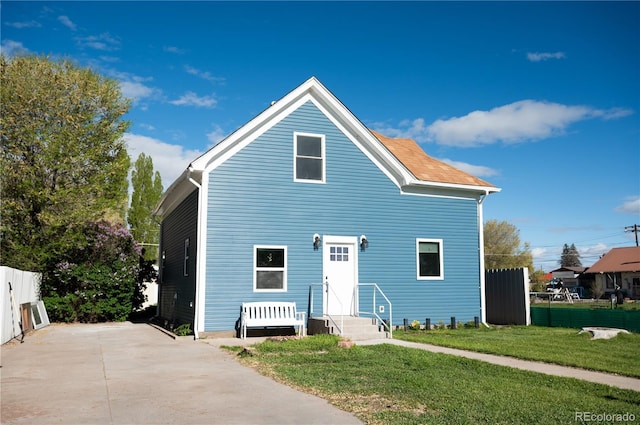 131 Faraday St, Monte Vista, CO 81144 - traditional-style home with driveway