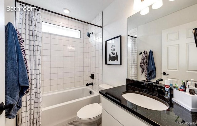 4443 N Quatar Ct, Aurora, CO 80019 - full bathroom with shower / tub combo with curtain and vanity
