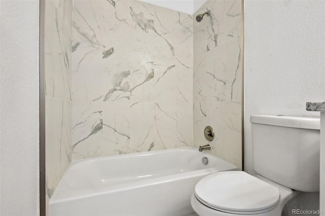 bathroom with toilet and tiled shower / bath combo