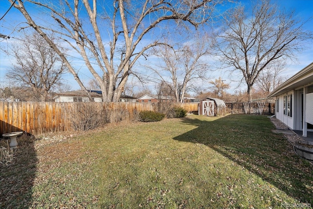 view of yard featuring a storage unit