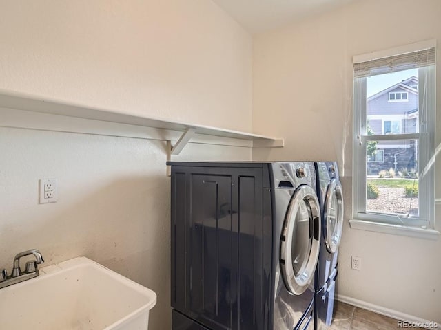 7746 S Valdai Ct, Aurora, CO 80016 - laundry room with washing machine and dryer and baseboards