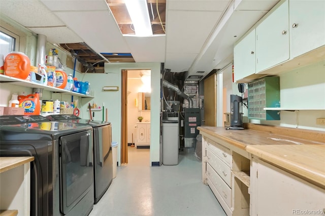 laundry area featuring cabinet space and washing machine and clothes dryer