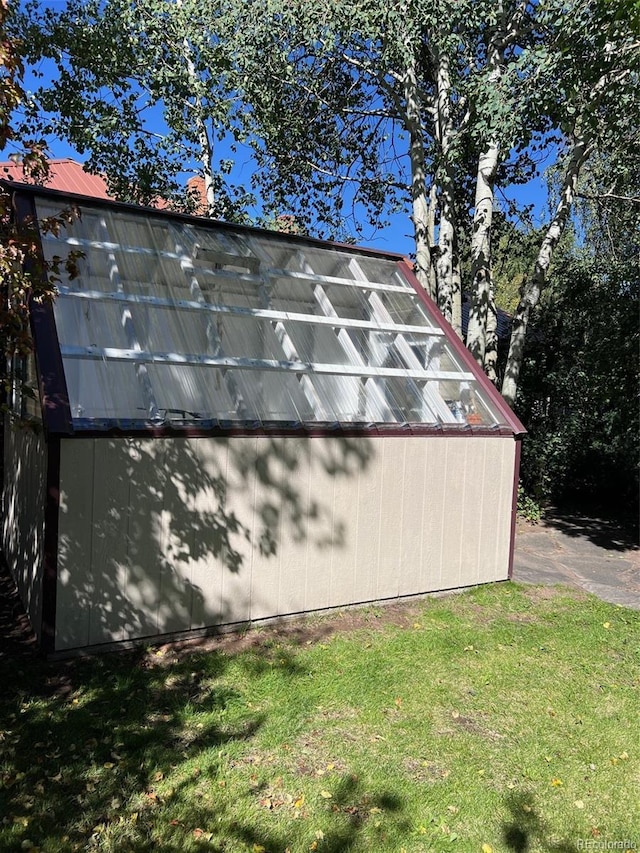 view of outdoor structure with an outbuilding
