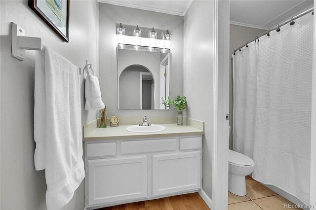 2971 S Sheridan Blvd, Denver, CO 80227 - full bath with toilet, vanity, ornamental molding, and curtained shower