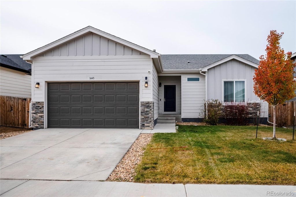 ranch-style home featuring a front lawn and a garage