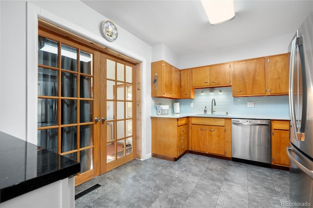 kitchen with backsplash, sink, and stainless steel appliances