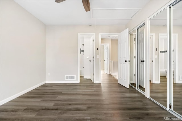 unfurnished room featuring dark wood-type flooring and ceiling fan