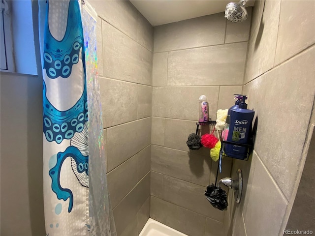 bathroom featuring curtained shower