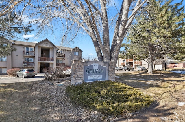 view of community / neighborhood sign