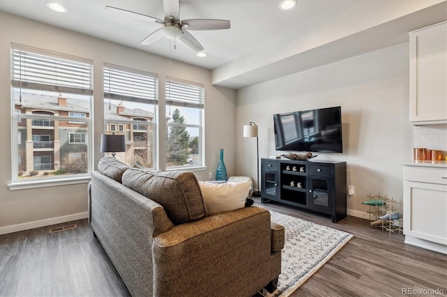 6737 S Tempe Ct, Aurora, CO 80016 - living room featuring a ceiling fan, baseboards, dark wood finished floors, and recessed lighting