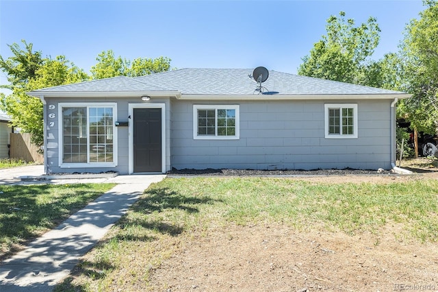 967 Victor St, Aurora, CO 80011 - ranch-style house with a front lawn and a shingled roof
