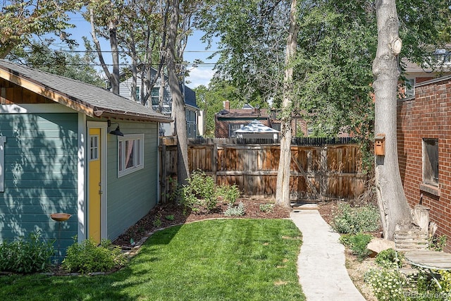 2445 N Franklin St, Denver, CO 80205 - view of yard featuring an outbuilding