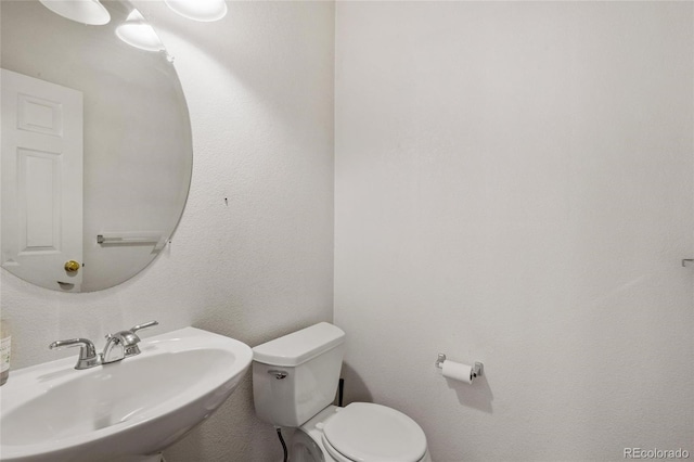 bathroom featuring toilet and sink