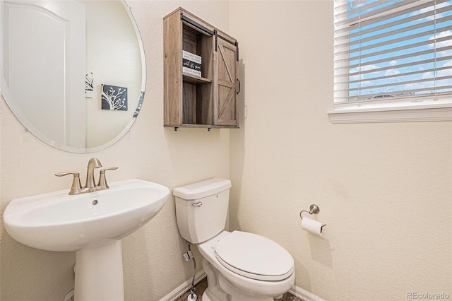 26385 E Canal Pl, Aurora, CO 80018 - half bath with toilet, baseboards, and a sink