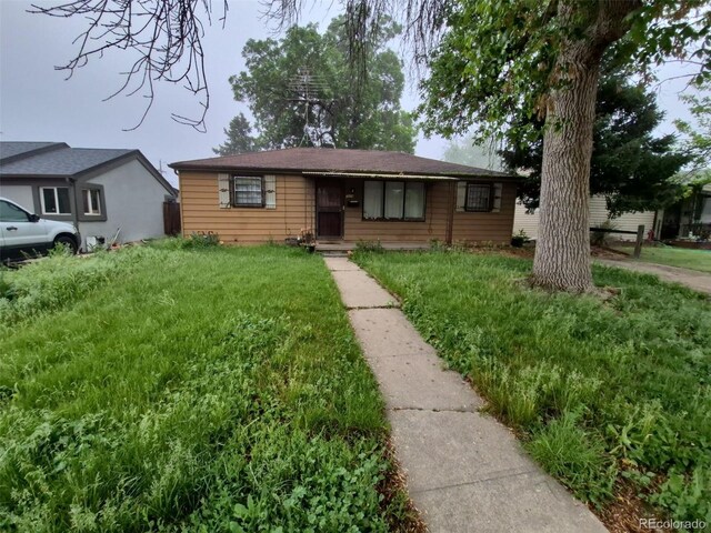 1078 Elmira St, Aurora, CO 80010 - view of front facade featuring a front lawn