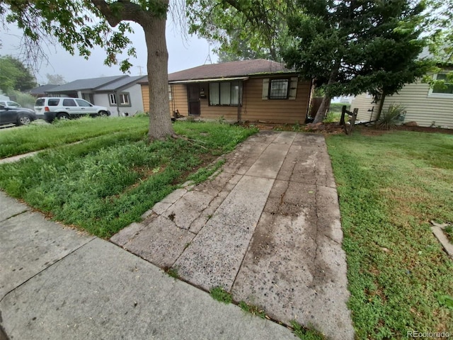 1078 Elmira St, Aurora, CO 80010 - ranch-style home with a front yard