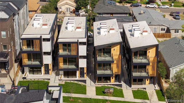 view of building exterior featuring a residential view